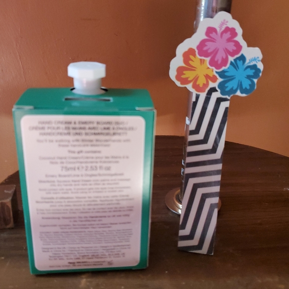 Winter Wonderhands. Hand Cream & Emery Board. 2.53 fl Oz. - Picture 3 of 4